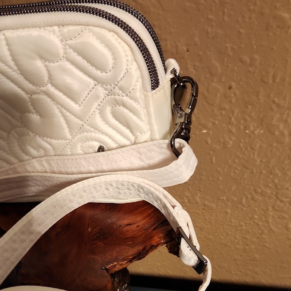 Lug NWT Quilted White Convertible Crossbody Bag - Picture 6 of 11